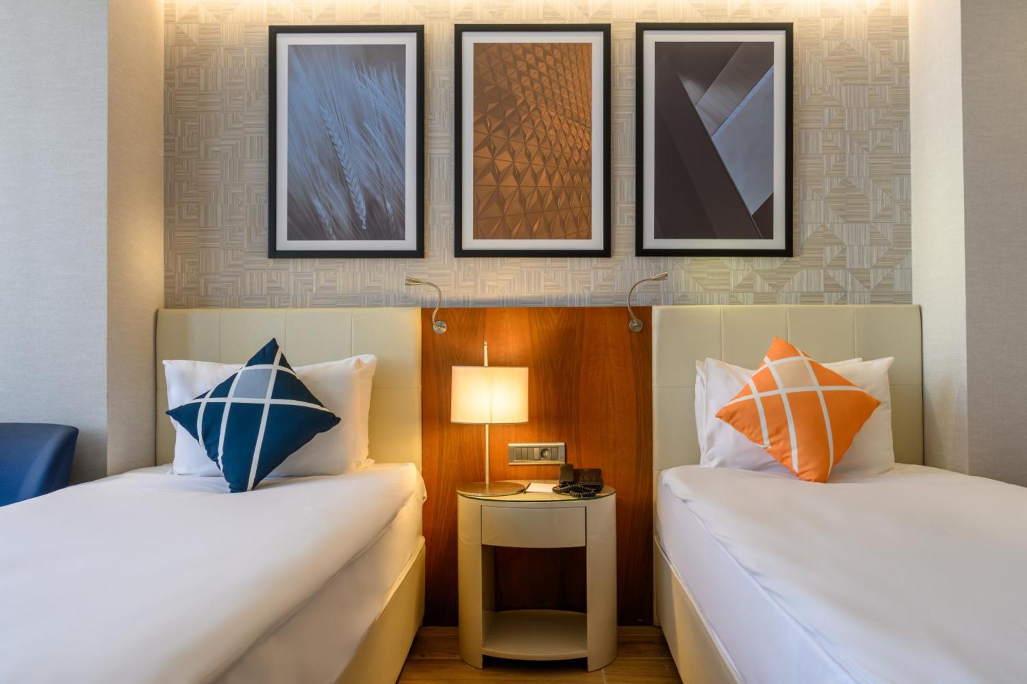 Four Points Flex By Sheraton Istanbul Taksim Square Zewnętrze zdjęcie