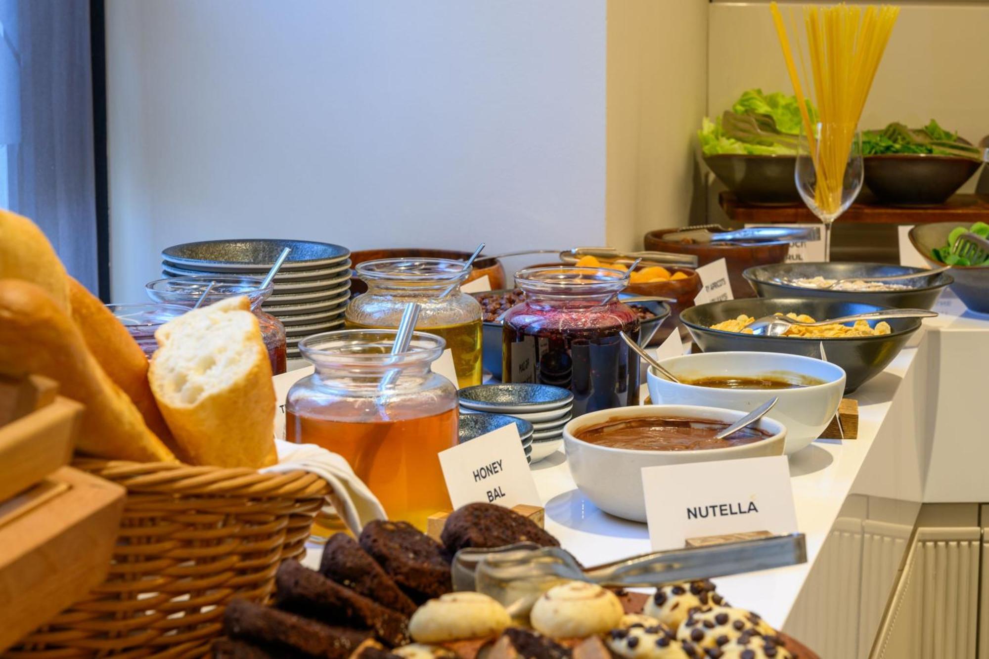 Four Points Flex By Sheraton Istanbul Taksim Square Zewnętrze zdjęcie