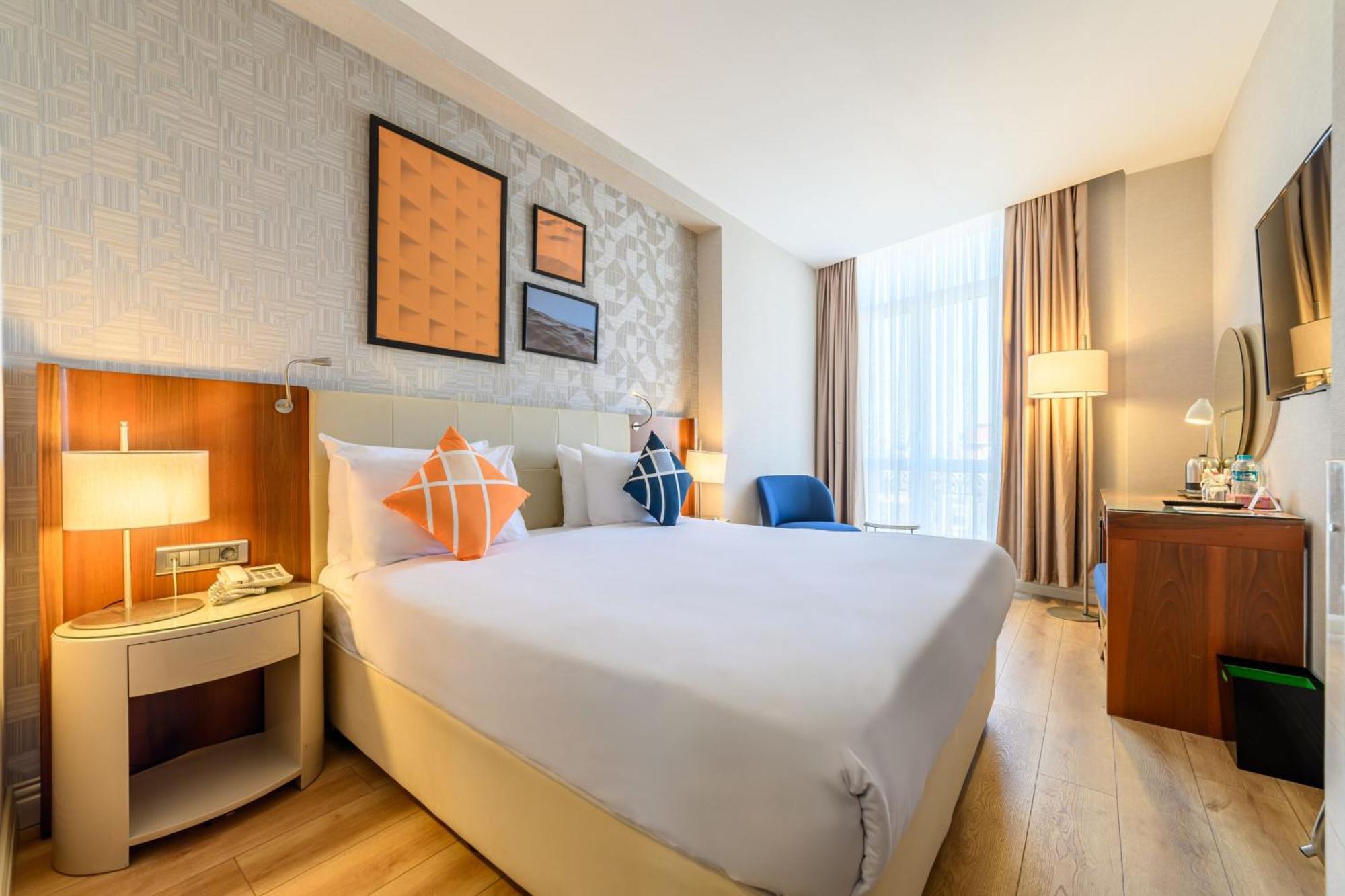 Four Points Flex By Sheraton Istanbul Taksim Square Zewnętrze zdjęcie