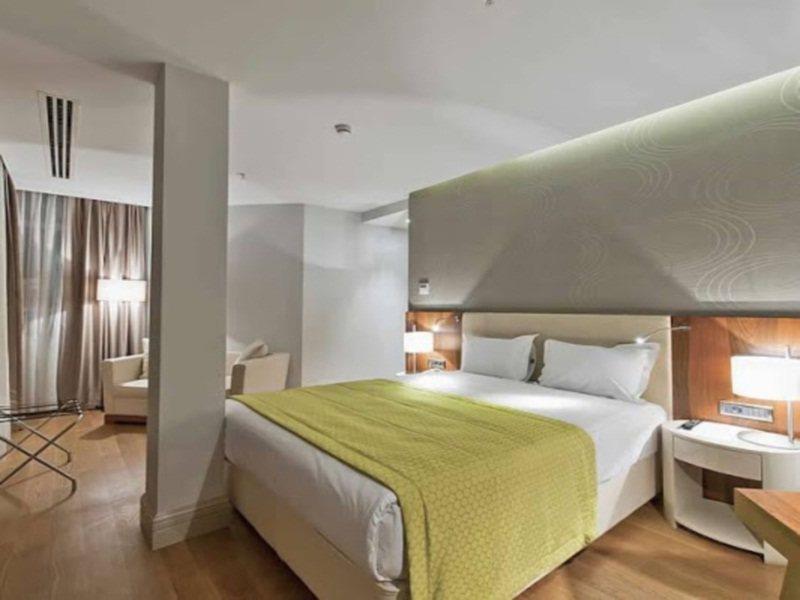 Four Points Flex By Sheraton Istanbul Taksim Square Zewnętrze zdjęcie